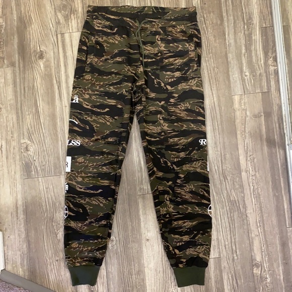 Young & Reckless Pants - Y&R camo joggers